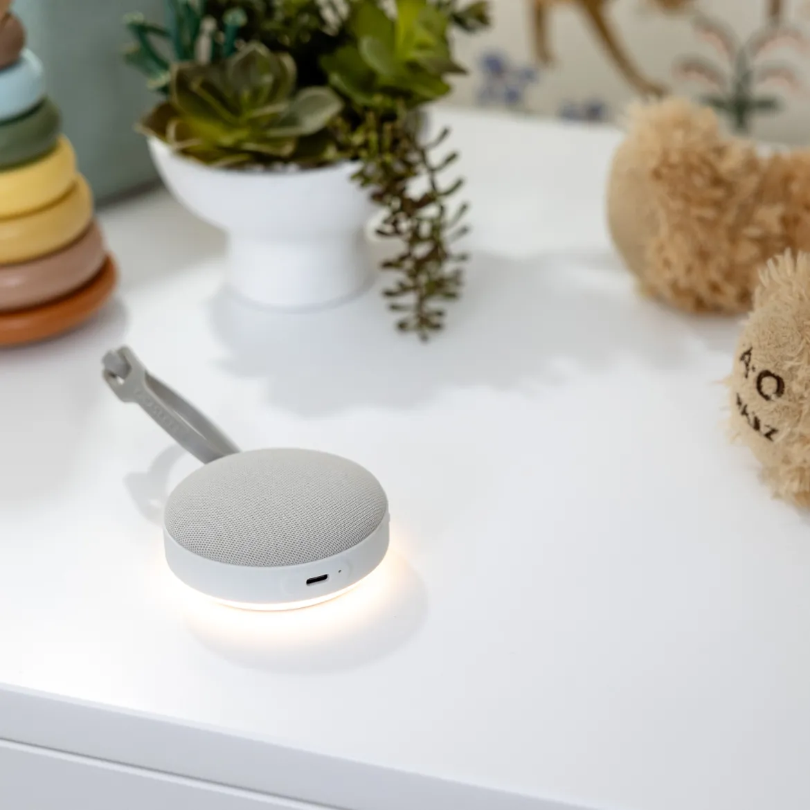 Hushh 2 Travel Sound Machine and Night Light